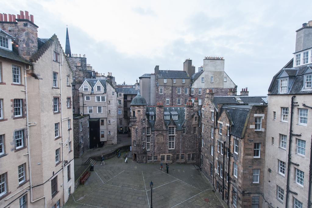 Writers View, Royal Mile Apartment Edinburgh Room photo